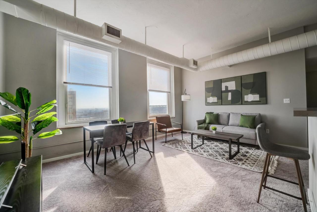 Frontdesk Huron Square Apts Downtown Cleveland Zimmer foto