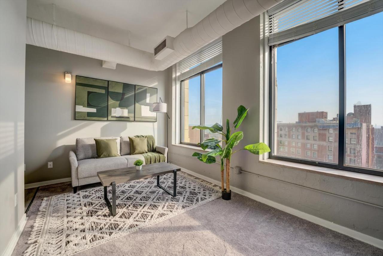 Frontdesk Huron Square Apts Downtown Cleveland Zimmer foto